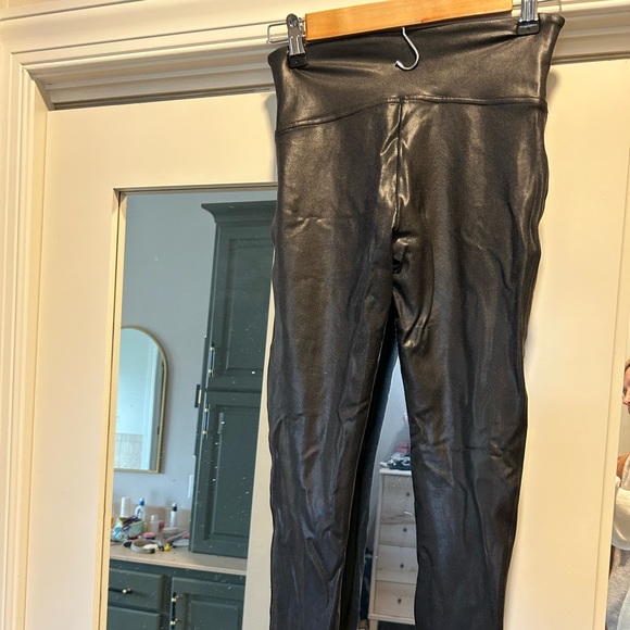 Spanx faux leather leggings - Picture 3 of 5